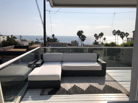 The Moonline House in Laguna Beach