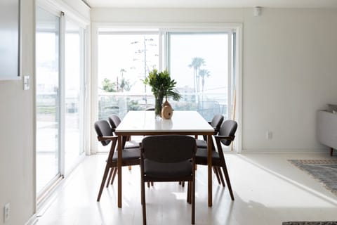 The Moonline House in Laguna Beach