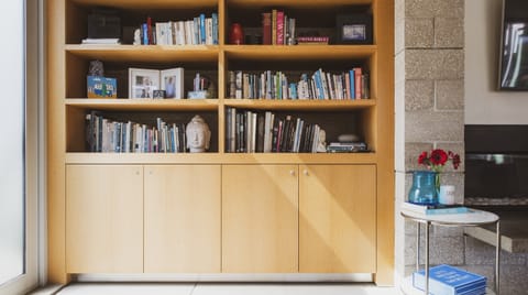 Retract and Recline Apartment in La Jolla Shores