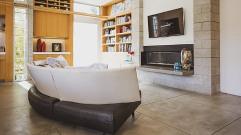 Retract and Recline Apartment in La Jolla Shores