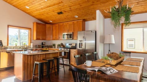 Black Arrow House in Lake Arrowhead