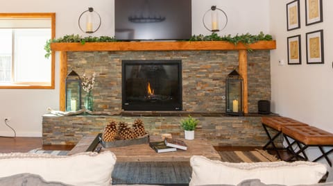 Black Arrow House in Lake Arrowhead