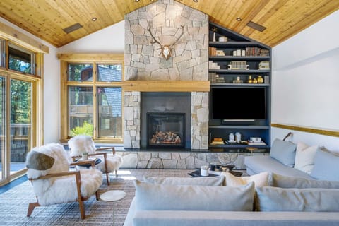 Broken Arrow Chalet House in Palisades Tahoe (Olympic Valley)