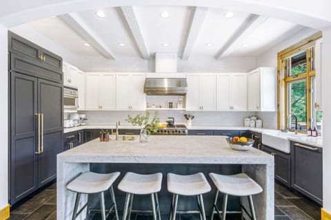 Broken Arrow Chalet House in Palisades Tahoe (Olympic Valley)