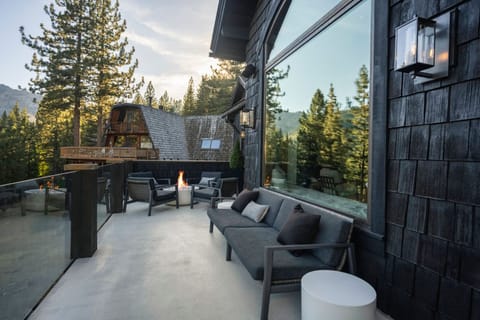 Broken Arrow Chalet House in Palisades Tahoe (Olympic Valley)