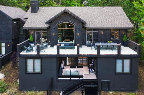 Broken Arrow Chalet House in Palisades Tahoe (Olympic Valley)