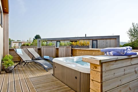 Cherry Red Apartment in Sedgemoor