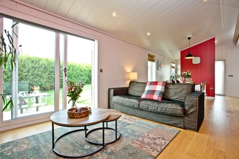 Cherry Red Apartment in Sedgemoor