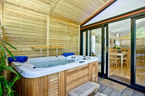 Dama Dama Cabin in Teignbridge