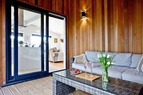 Golden Patchwork Cabin in Sedgemoor