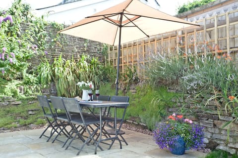 Glowing Up Apartment in England