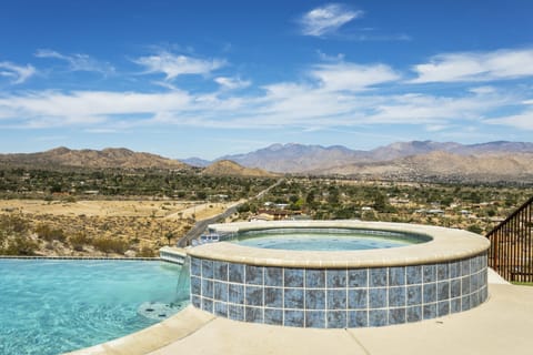 Sunset Sonata House in Yucca Valley