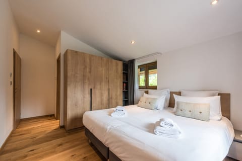 Agba Hardwood Apartment in Montriond