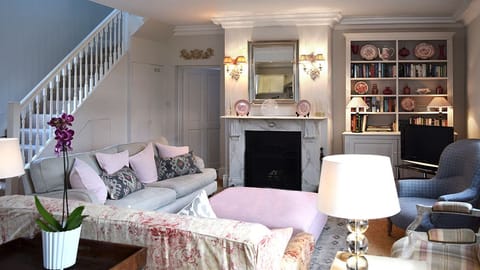 Needlework House in West Oxfordshire District