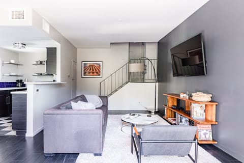 Prince of Bel-Air Apartment in Westwood