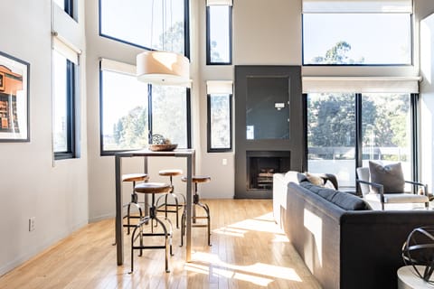 Rodeo Apartment in Westwood