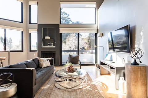 Rodeo Apartment in Westwood