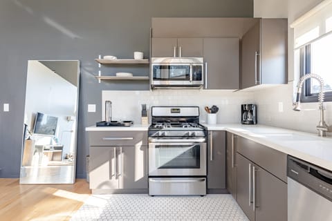 Rodeo Apartment in Westwood