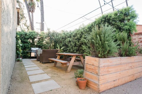 Highland Gold Apartment in Highland Park