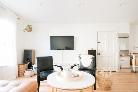 Highland Gold Apartment in Highland Park