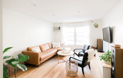 Highland Gold Apartment in Highland Park