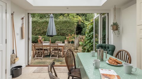 Picture Book Cabin in West Oxfordshire District