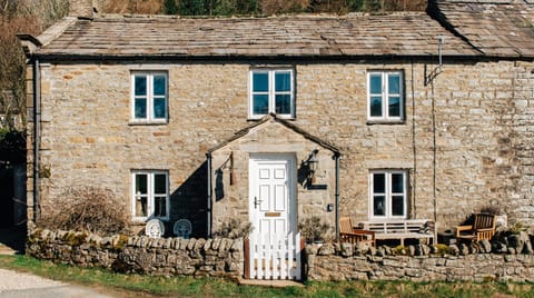 The Riverside Cottage Cabin in England