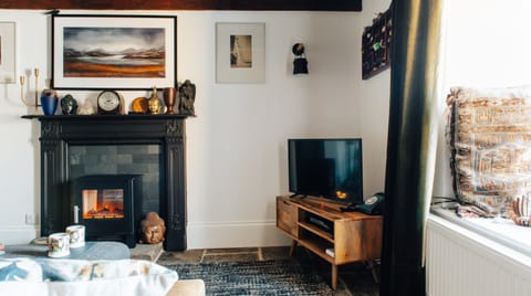 The Riverside Cottage Cabin in England