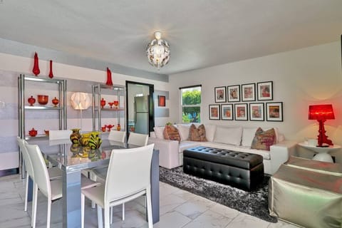 Ruby Gold Apartment in Palm Springs