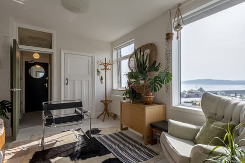 Style-on-Sea Apartment in Wales