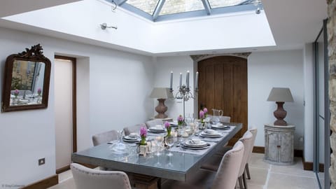 Barley & Hops Apartment in West Oxfordshire District