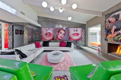 Warhol and Wine Apartment in Palm Springs