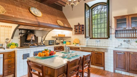 Flora Fortress Apartment in Umbria