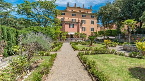 Evergreen Oleander Apartment in Umbria