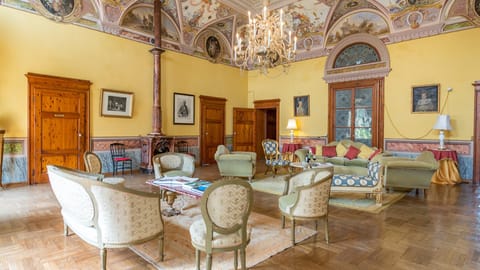 Evergreen Oleander Apartment in Umbria