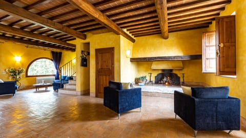 Texture Like Sun Apartment in Umbria