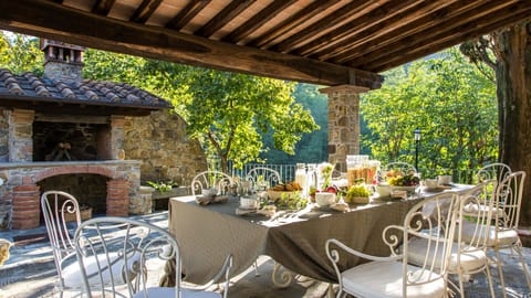 The Stone Arch Apartment in Pistoia