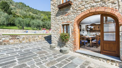 The Stone Arch Apartment in Pistoia