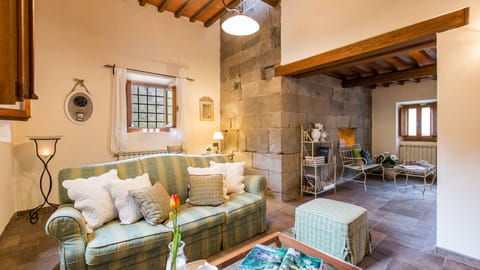 The Stone Arch Apartment in Pistoia