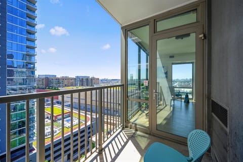 Swing Swing Apartment in South Loop