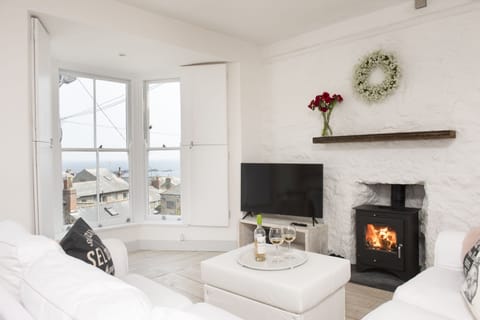 When the Cat's Away Apartment in Mousehole