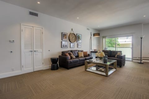 Sunshine People Apartment in Westwood