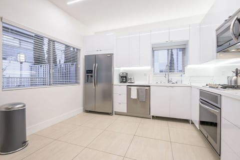 Rodeo Divine Apartment in Westwood