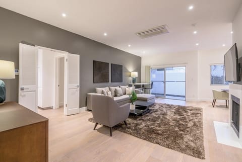 Rodeo Divine Apartment in Westwood