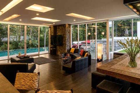 Serene Queen Apartment in Kediri