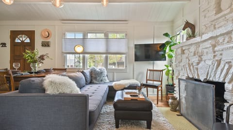 Crow's Nest Apartment in Cambria