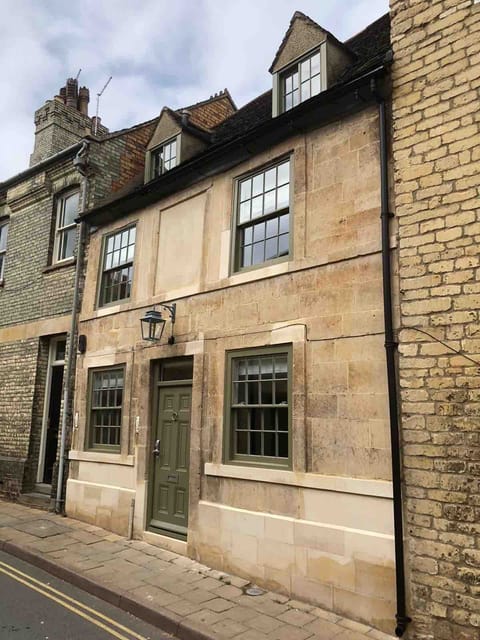 Three Hundred Years Townhouse in South Kesteven District