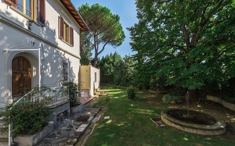 A Garden In Town Apartment in Emilia-Romagna