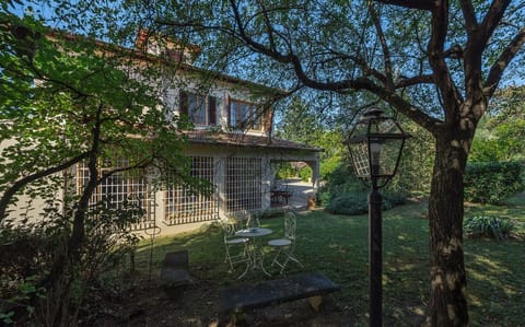 A Garden In Town Apartment in Emilia-Romagna