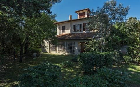 A Garden In Town Apartment in Emilia-Romagna